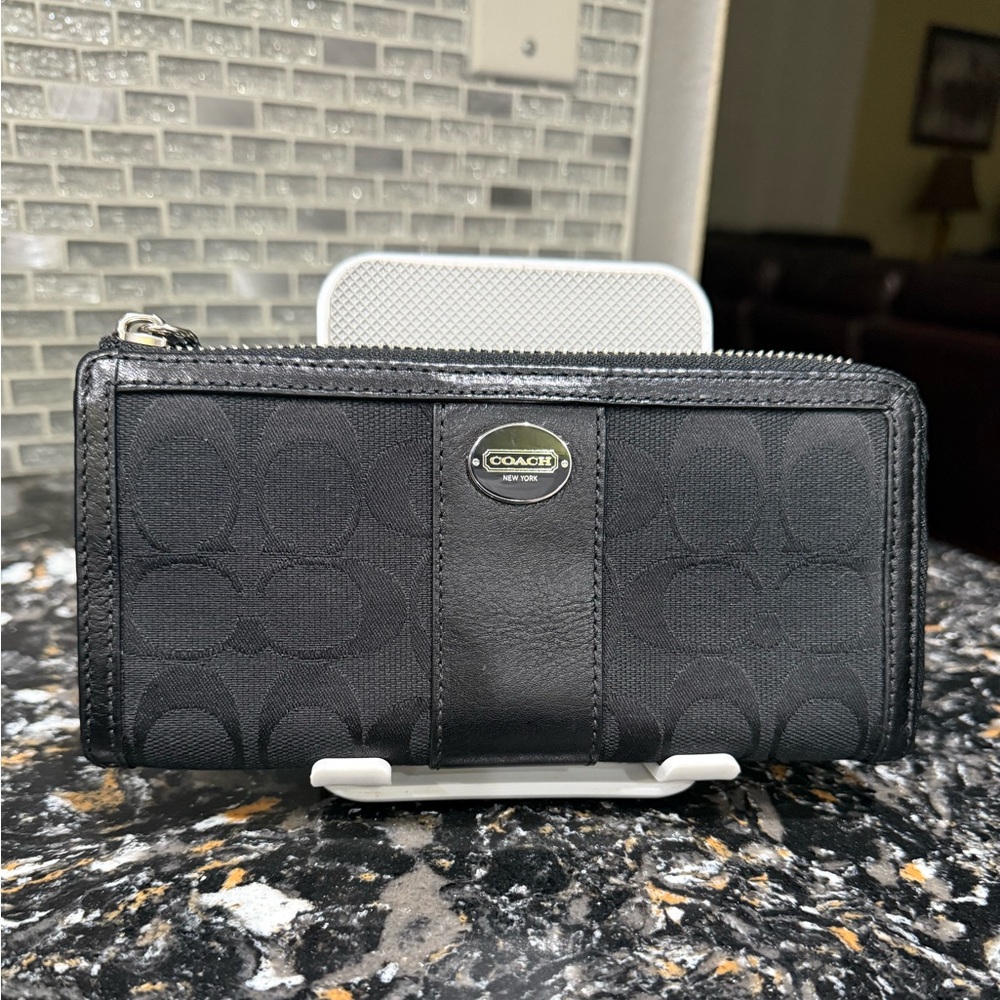 COACH Corner Zip Wallet